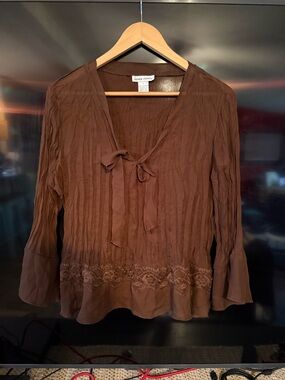 Y2K Michele Brown Tie-Neck Crinkle Blouse with Lace Trim